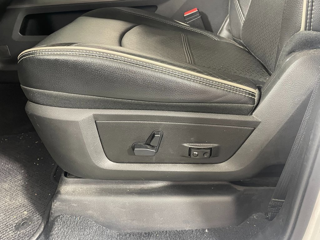 Used 2020 RAM 3500 Laramie w/ Night Edition image 24