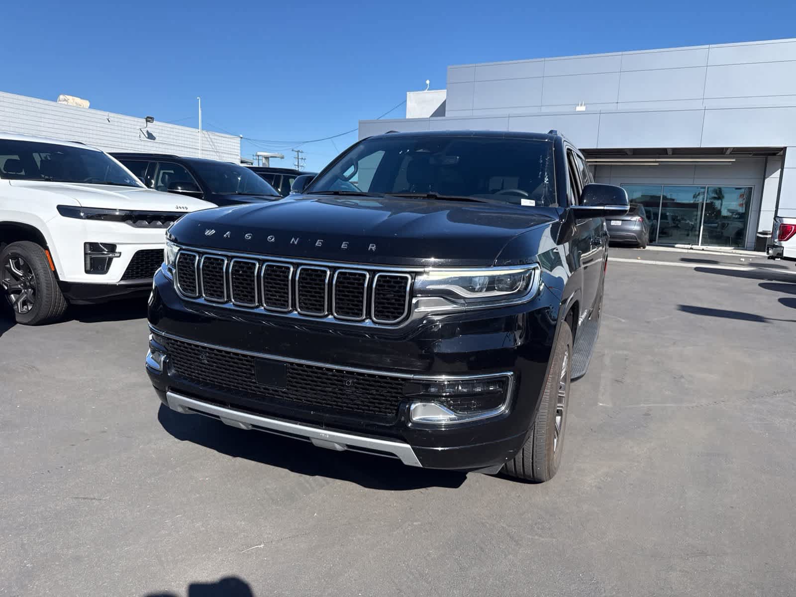 Used 2024 Jeep Wagoneer L Series II w/ Flexible Seating Group RWD image 1