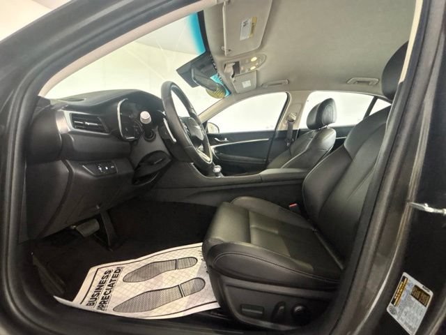 Used 2025 Genesis G70 2.5T RWD image 3