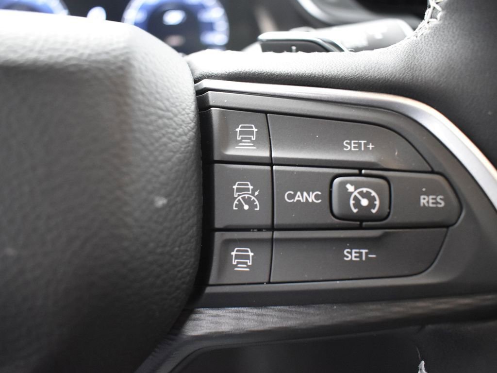 Used 2025 Jeep Grand Cherokee L Altitude image 32