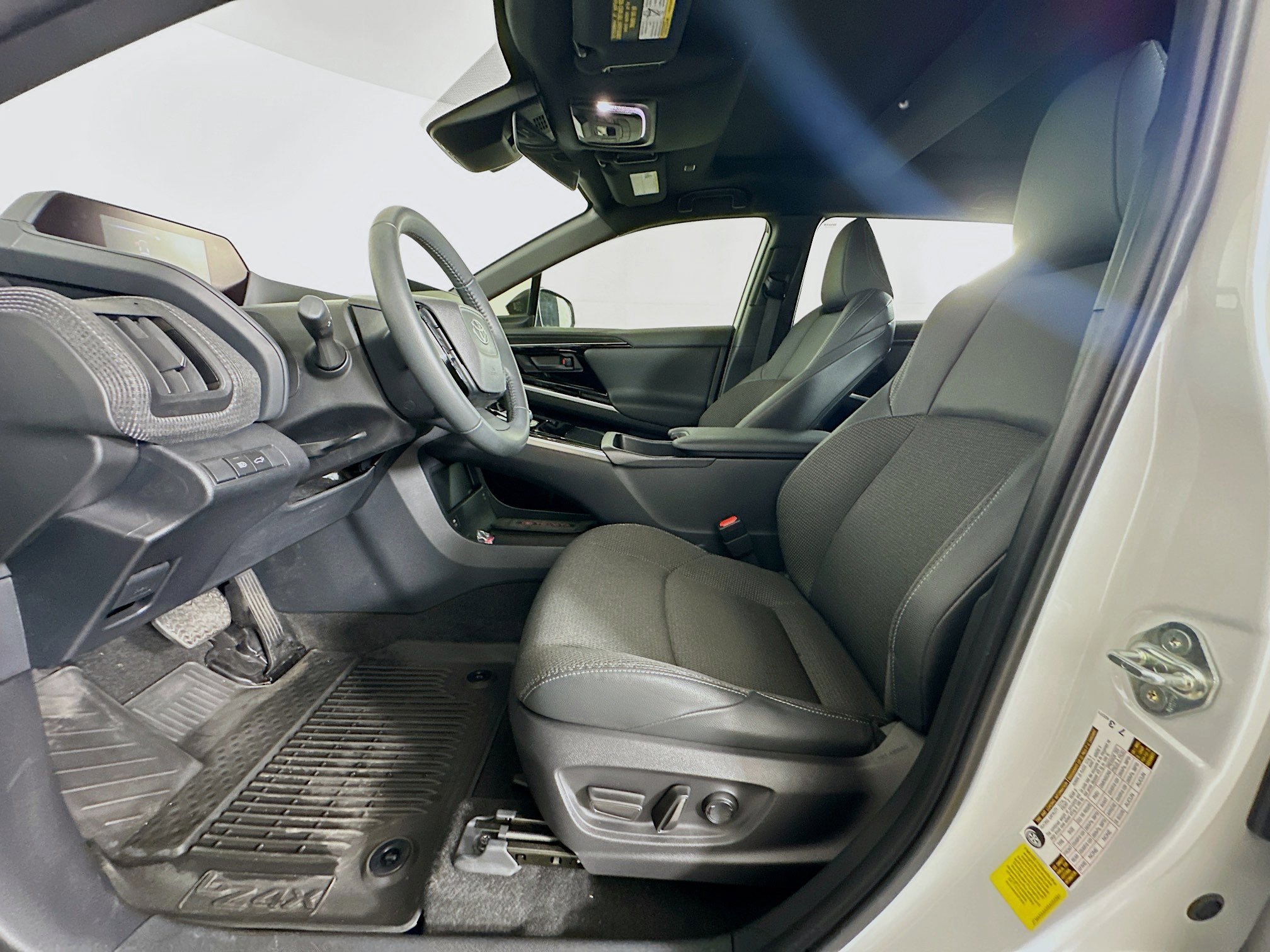 Used 2025 Toyota bZ4X FWD image 13