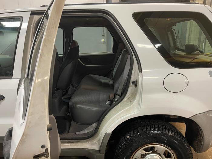 Used 2001 Ford Escape XLS image 23