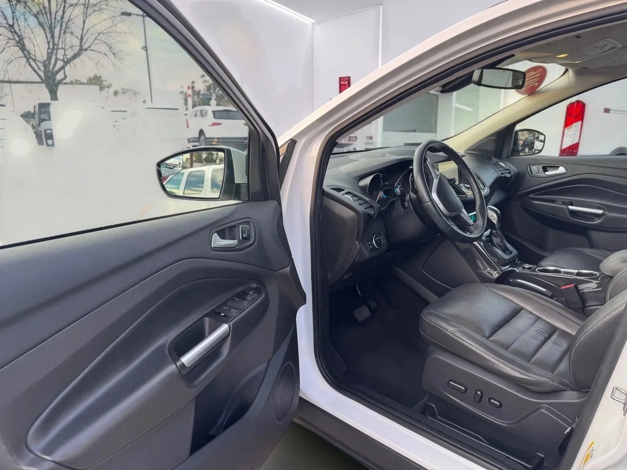 Used 2016 Ford Escape Titanium FWD image 11