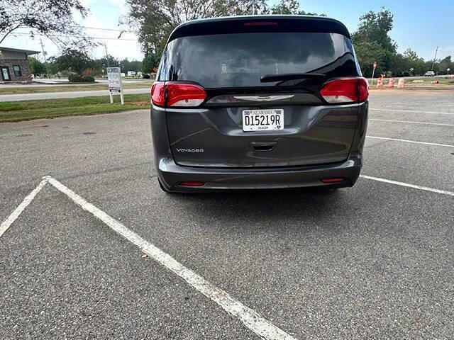Used 2021 Chrysler Voyager L FWD image 5