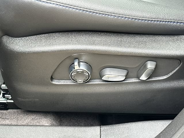 Used 2025 Cadillac XT4 Sport AWD/4WD image 39