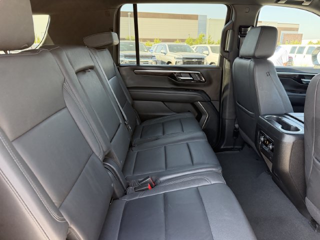 Used 2025 Chevrolet Suburban LT RWD image 27
