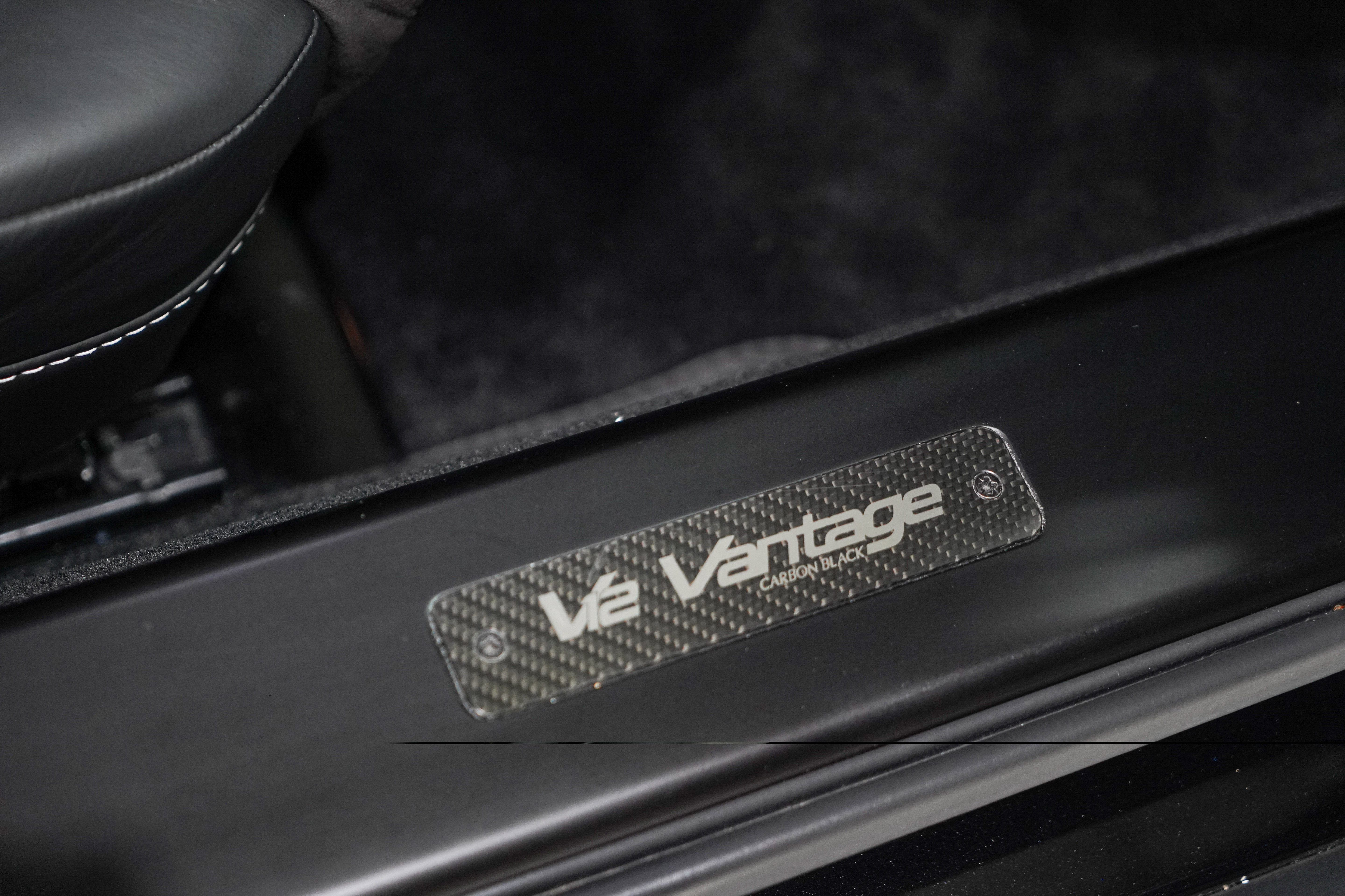 Used 2011 Aston Martin V12 Vantage Carbon Black RWD image 21