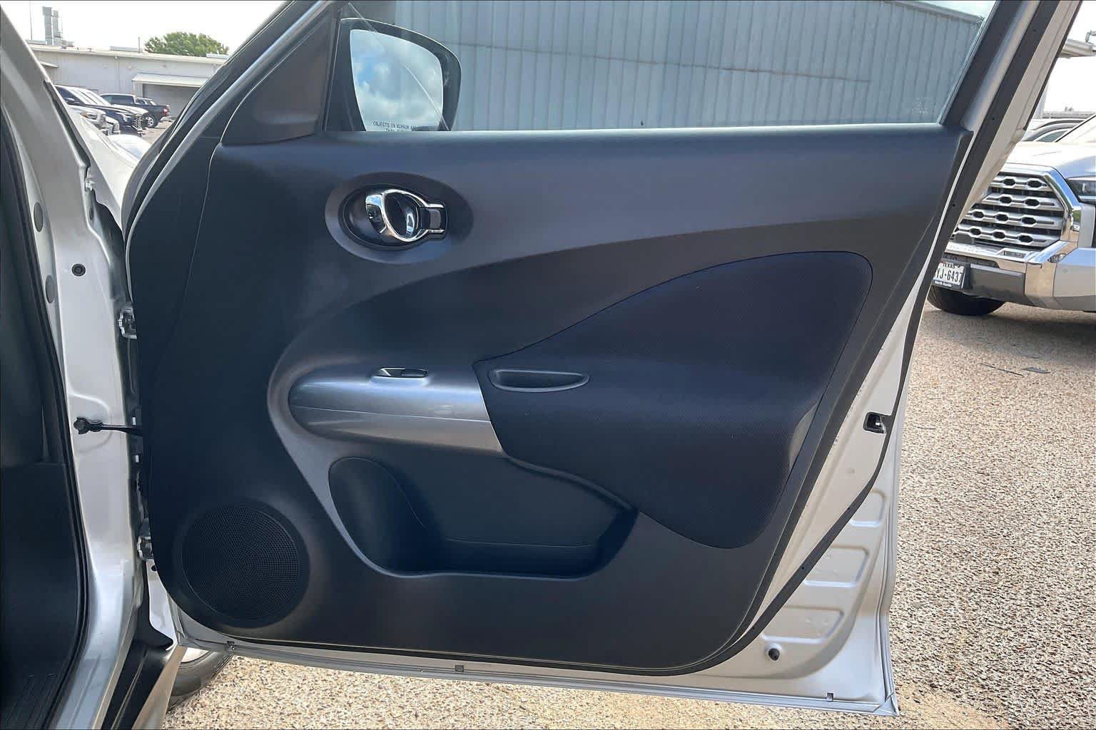 Used 2017 Nissan Juke S FWD image 23