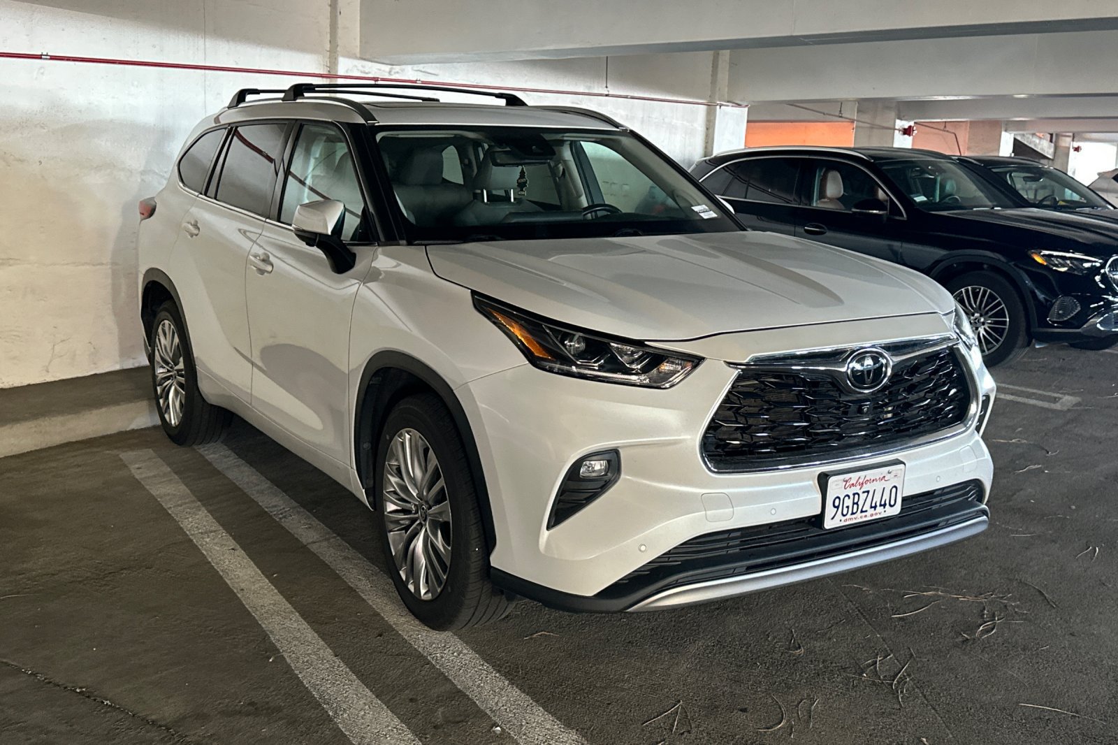 Used 2023 Toyota Highlander Platinum FWD image 2