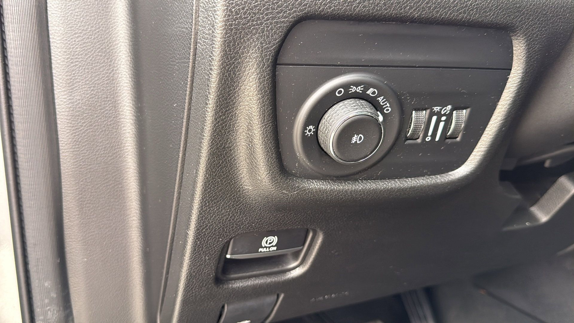 Used 2022 Jeep Grand Cherokee Limited image 13