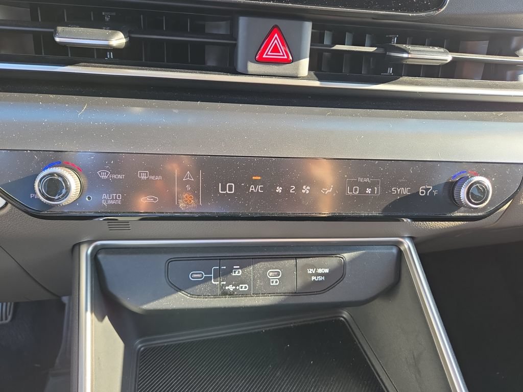 Used 2026 Kia Carnival FWD image 25