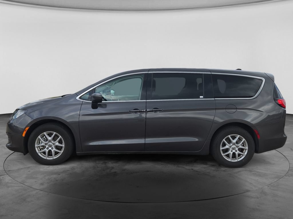 Used 2023 Chrysler Voyager LX FWD image 6