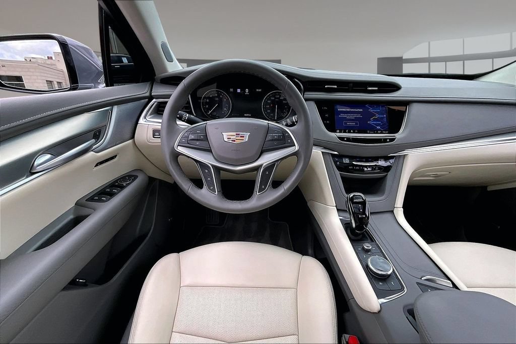 Used 2025 Cadillac XT5 Premium Luxury w/ Technology Package AWD/4WD image 5