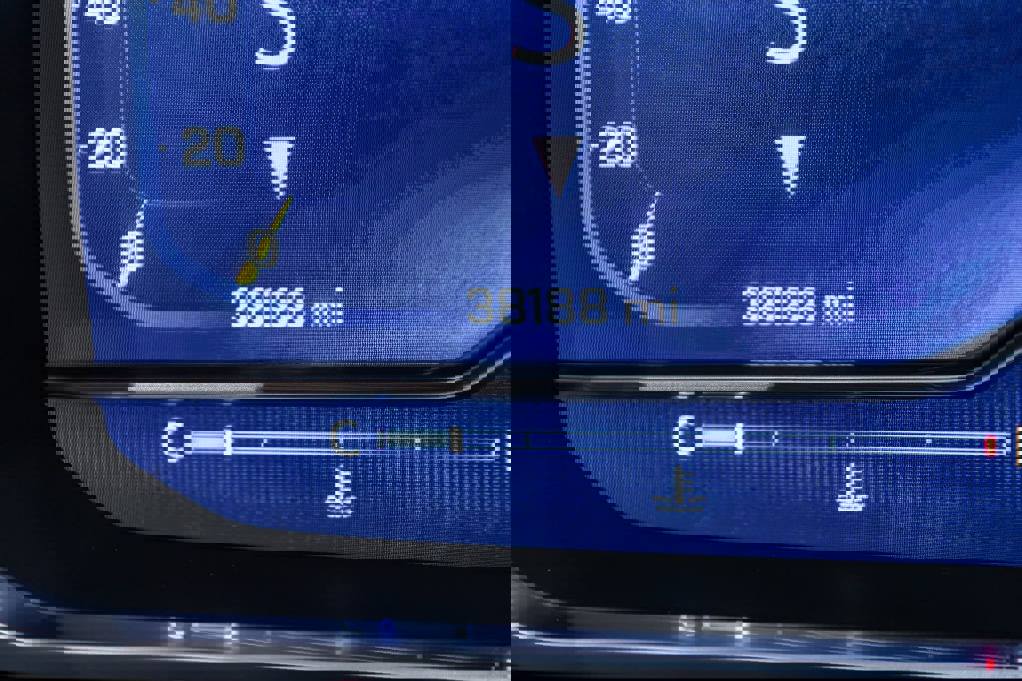 Used 2023 Chevrolet Suburban RST w/ Sport Performance Package image 17