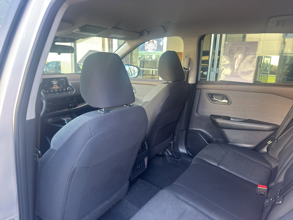 Used 2023 Nissan Rogue SV image 6