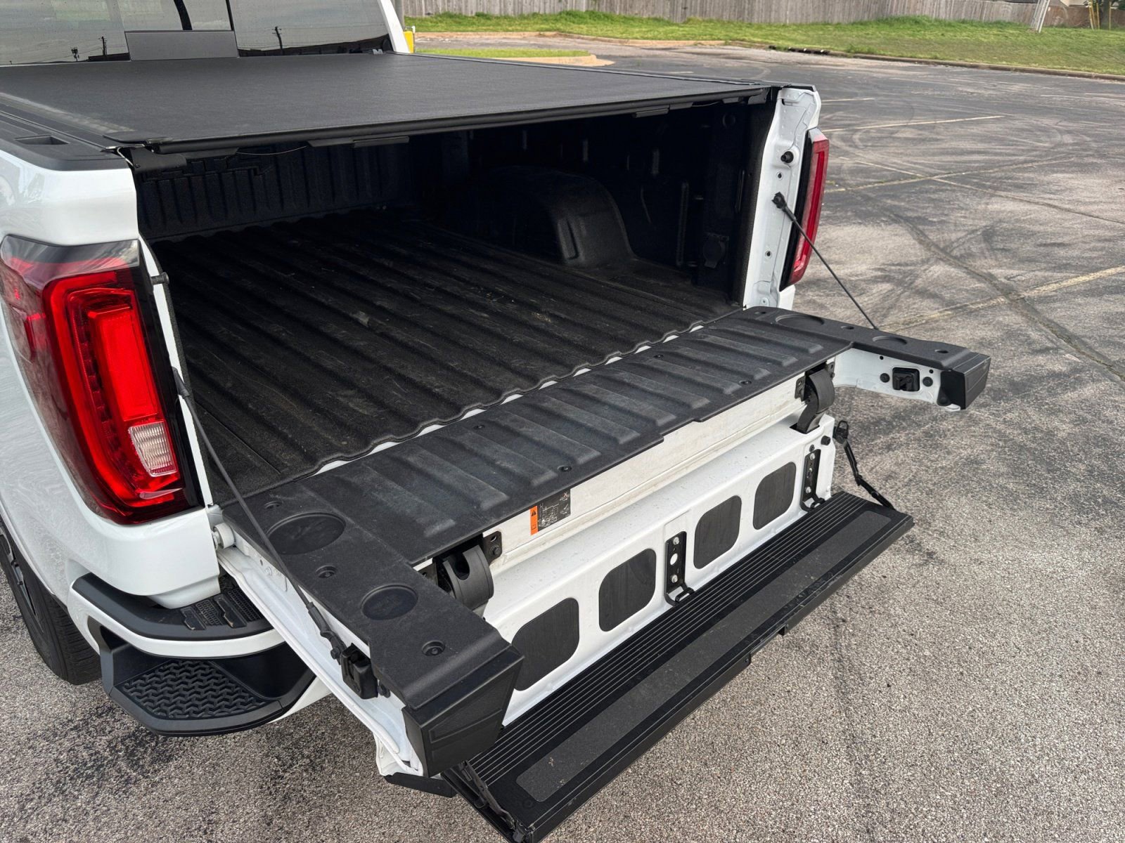 Used 2024 GMC Sierra 1500 AT4 w/ Technology Package AWD/4WD image 17