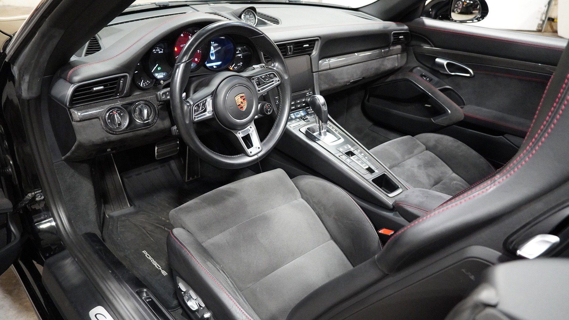 Used 2019 Porsche 911 Carrera 4 GTS image 28