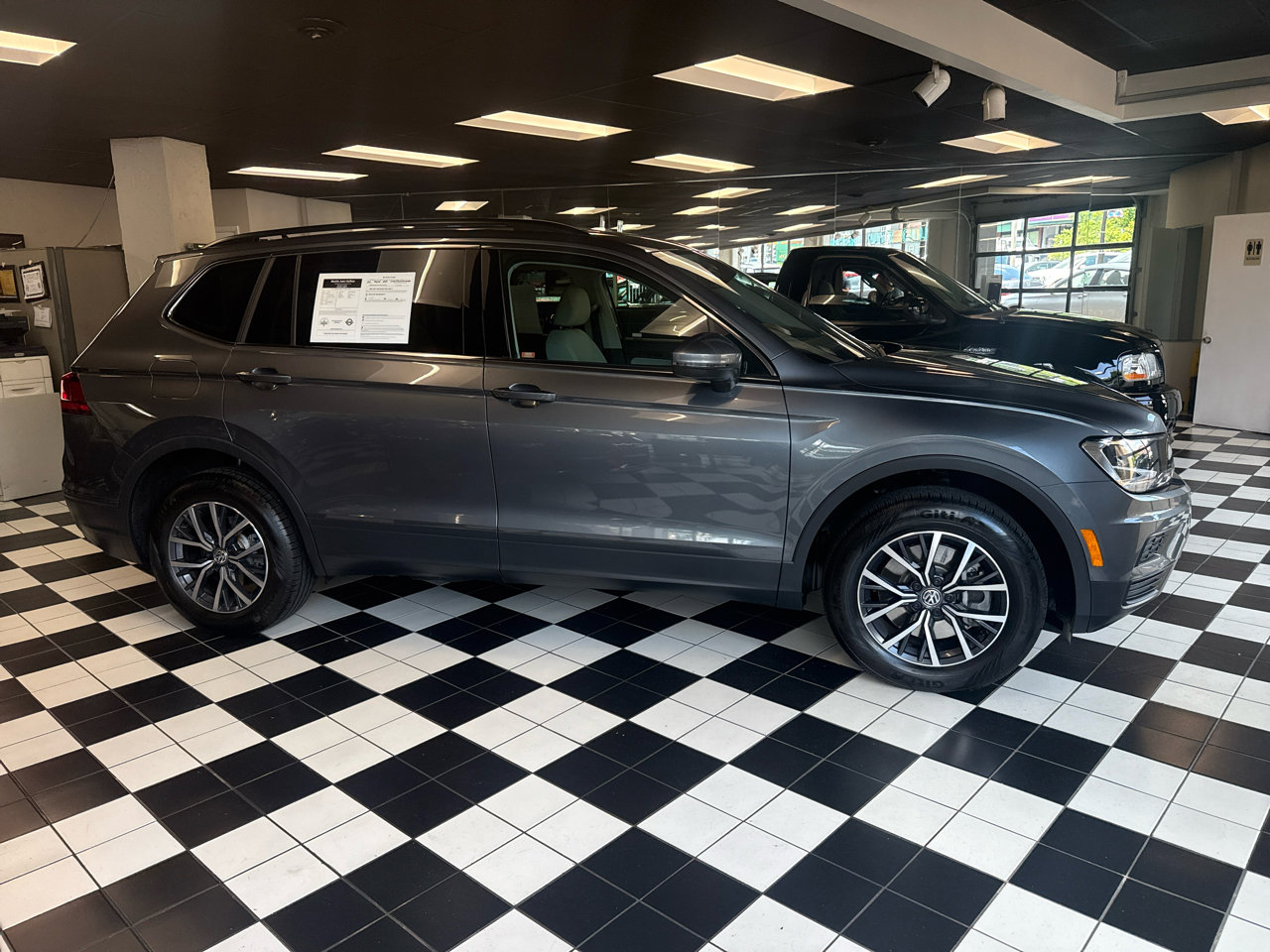 Used 2019 Volkswagen Tiguan S image 3