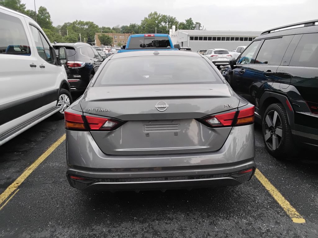 Used 2024 Nissan Altima 2.5 SV FWD image 11