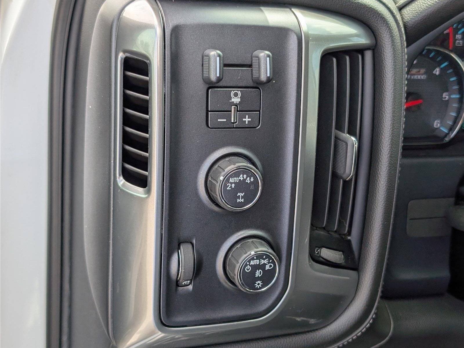 Used 2018 Chevrolet Silverado 1500 LTZ Z71 w/ LTZ Plus Package AWD/4WD image 23