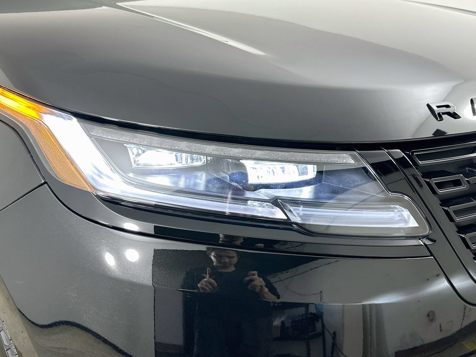 New 2026 Land Rover Range Rover Velar S AWD/4WD image 9