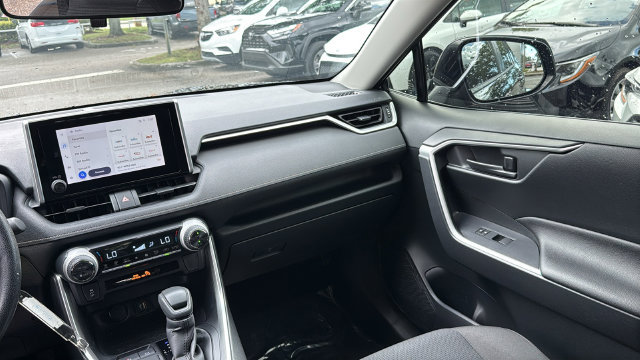 Used 2025 Toyota RAV4 LE AWD/4WD image 15