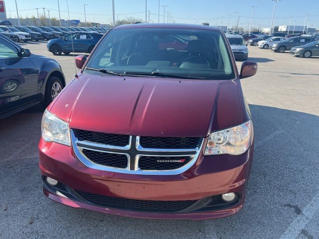 Used 2019 Dodge Grand Caravan SXT image 2