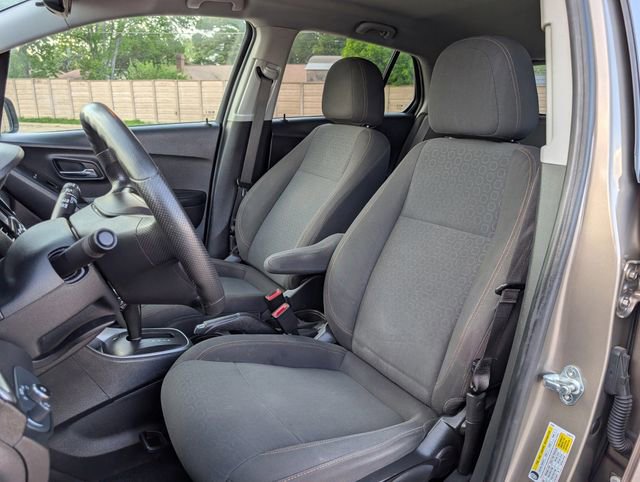 Used 2022 Chevrolet Trax LS w/ Tint and Cruise Package AWD/4WD image 23