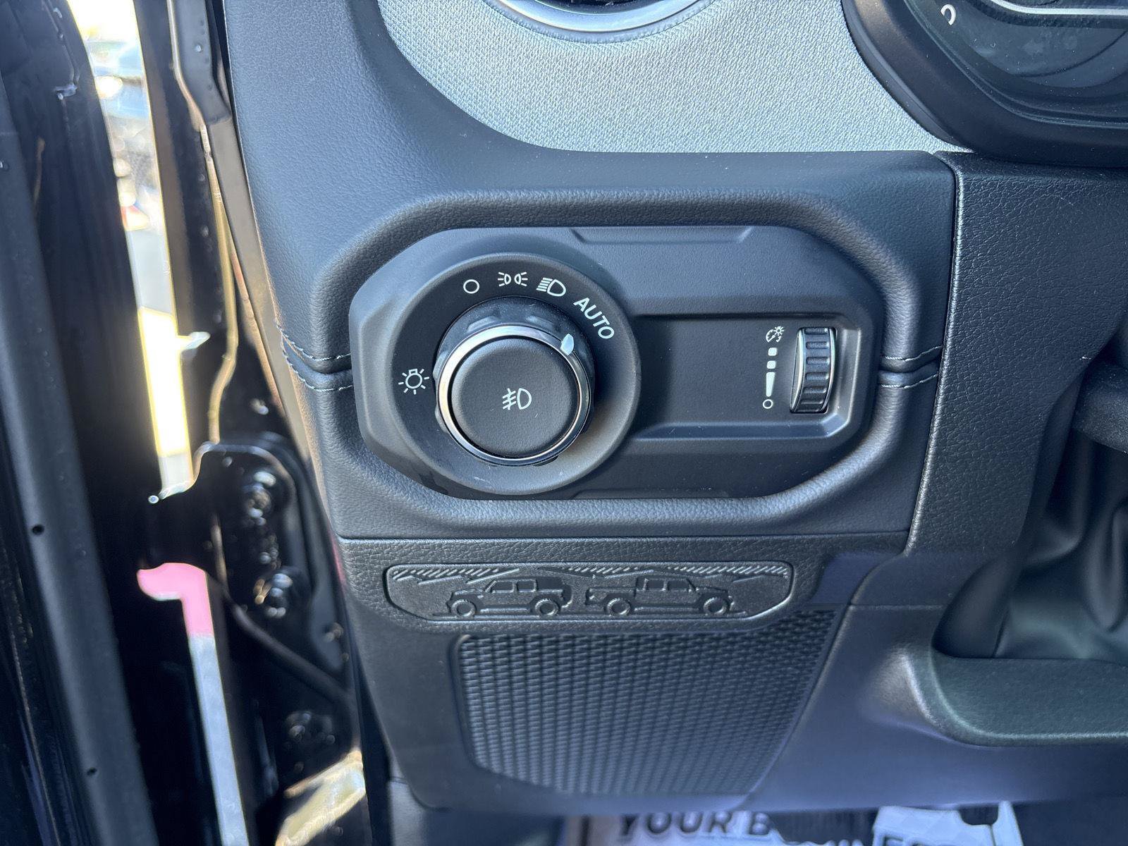 Used 2026 Jeep Wrangler Unlimited Sahara AWD/4WD image 19