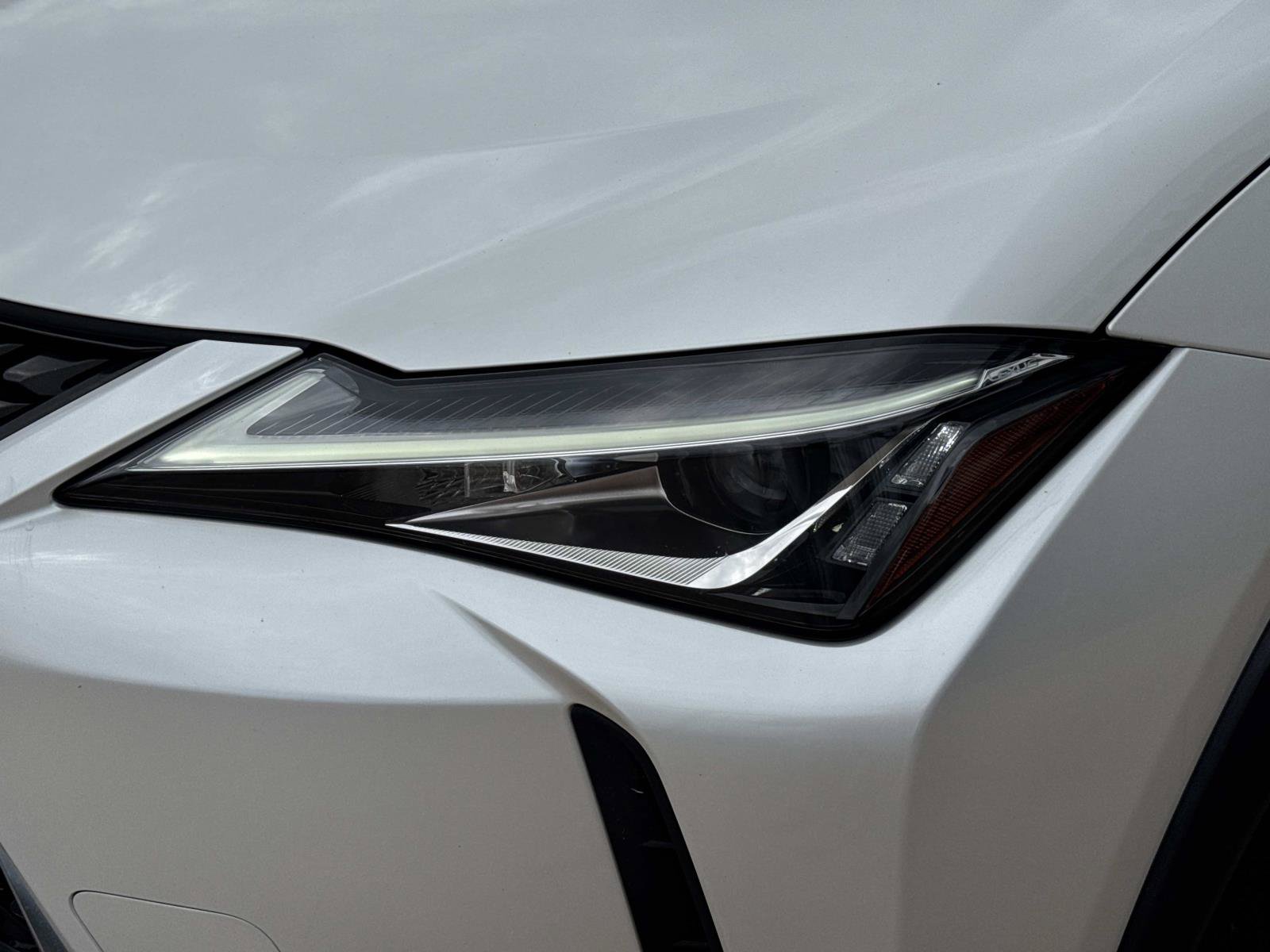 Used 2022 Lexus UX 250h w/ Accessory Package (Z2) AWD/4WD image 9