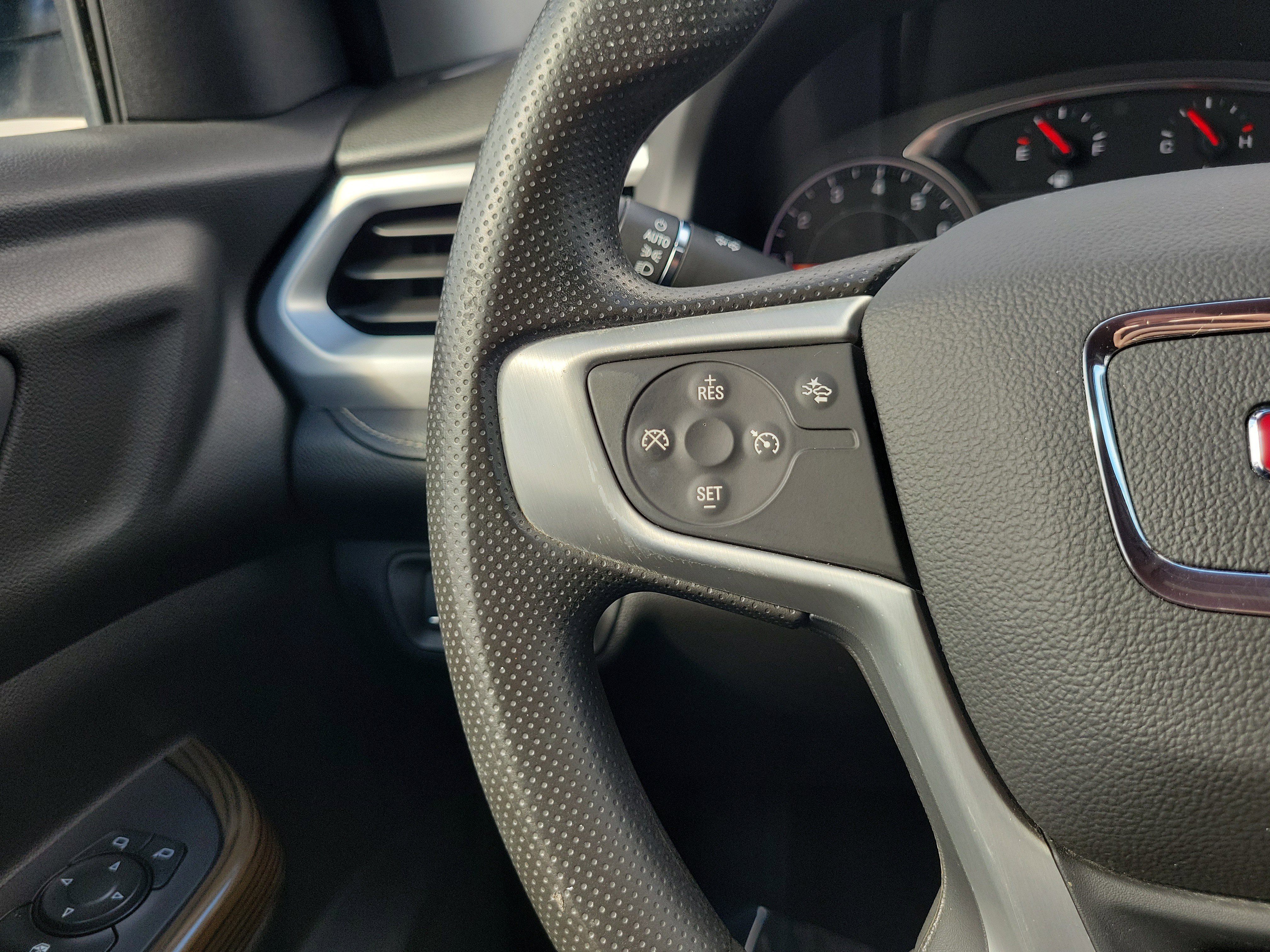 Used 2021 GMC Acadia SLE w/ Driver Convenience Package image 19