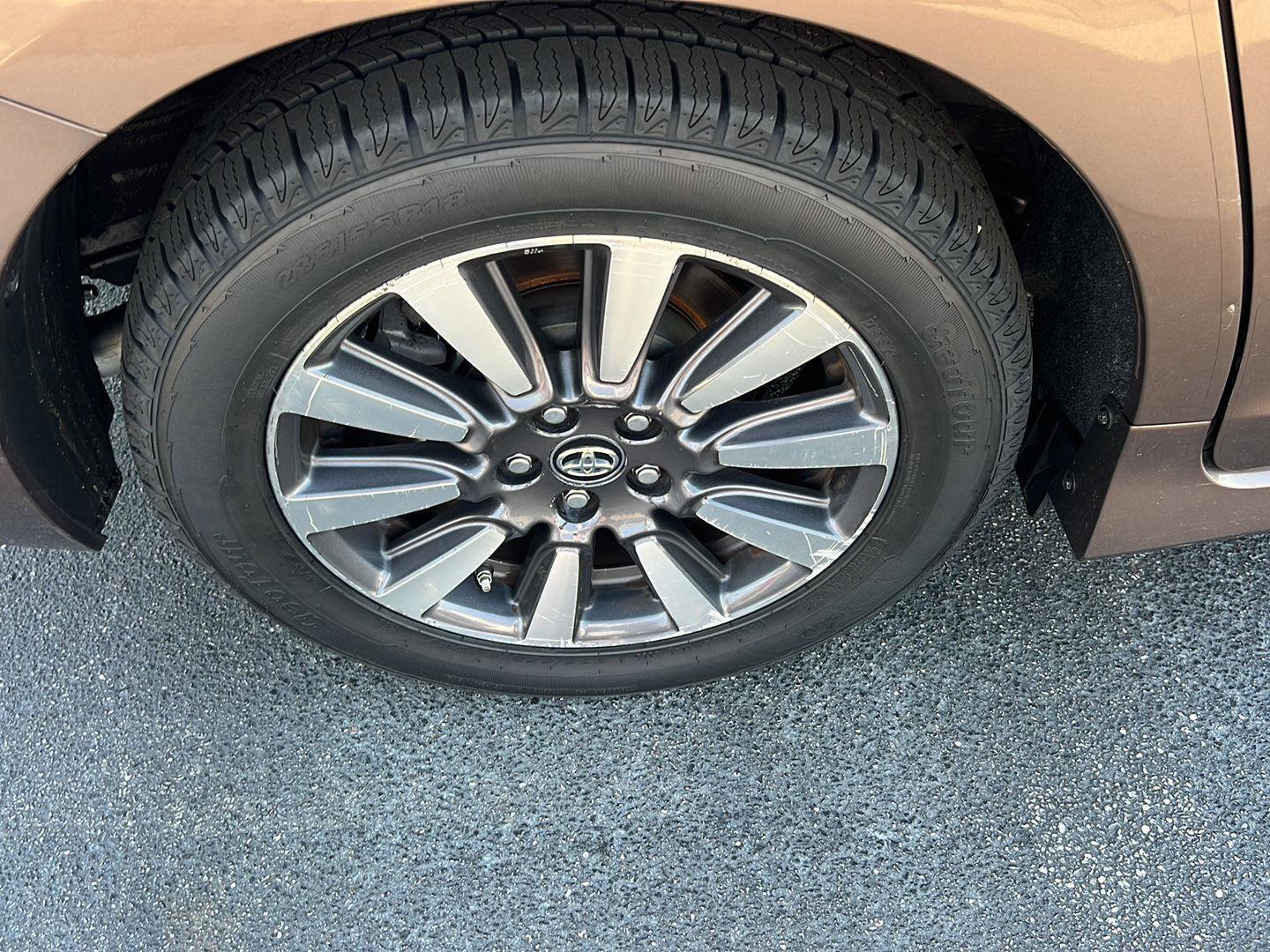 Used 2018 Toyota Sienna Limited Premium image 40