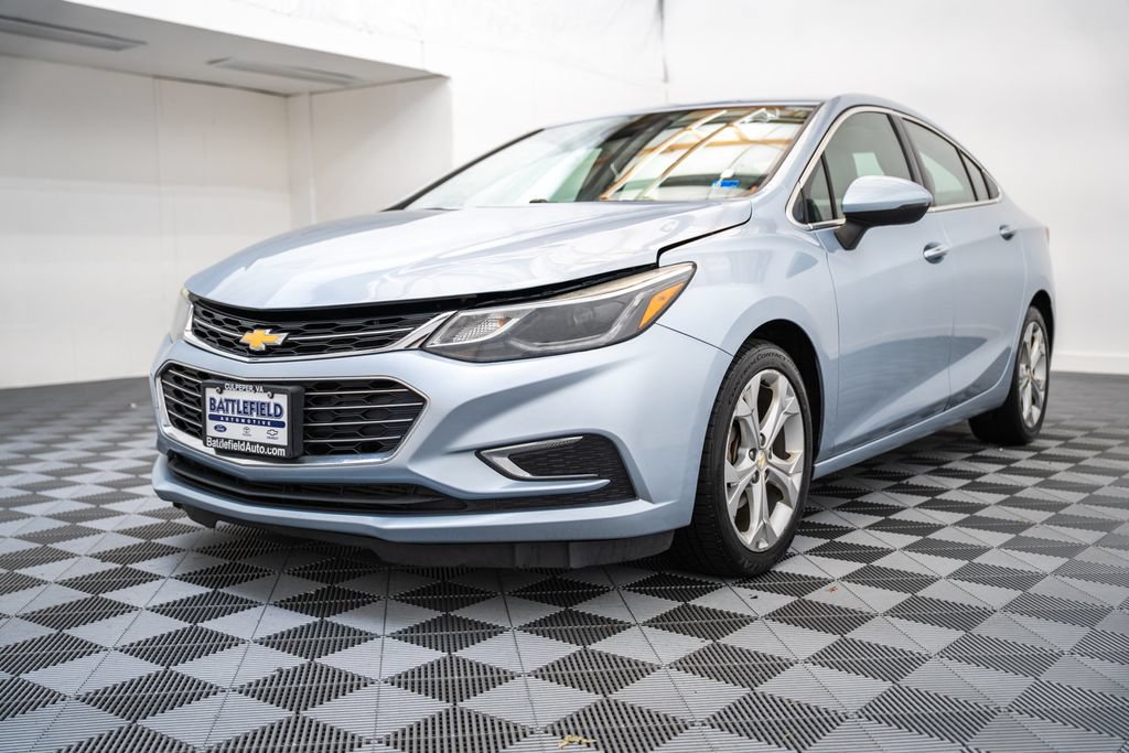 Used 2018 Chevrolet Cruze Premier w/ Enhanced Convenience Package FWD image 3