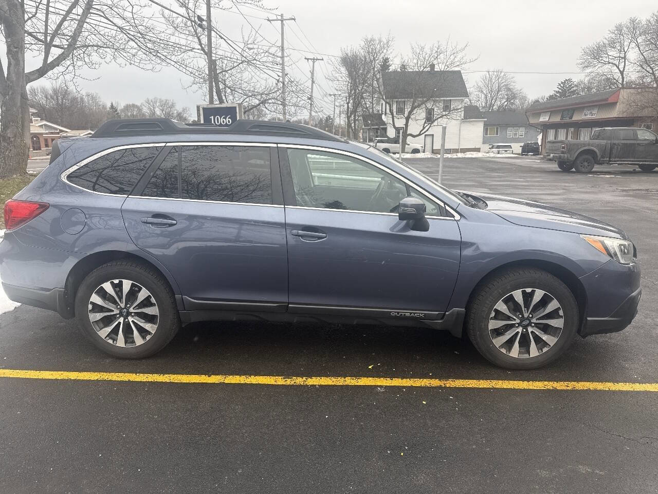 Used 2015 Subaru Outback 2.5i Limited AWD/4WD image 4