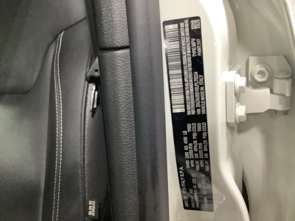 Used 2020 Jeep Renegade Limited image 34