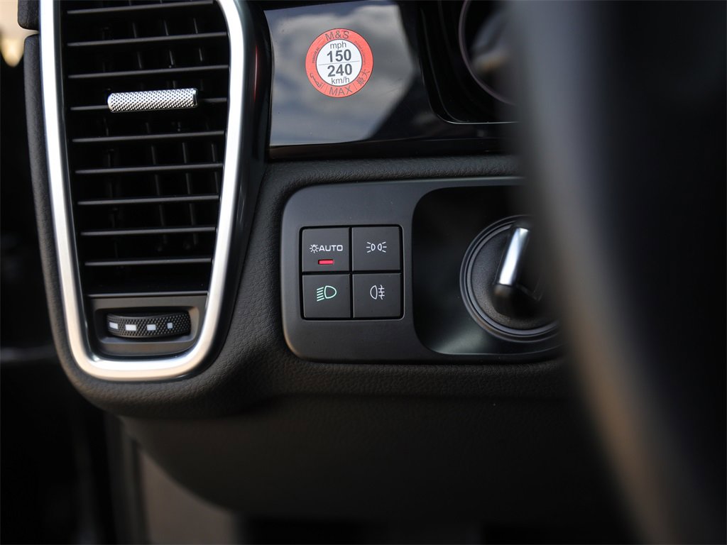 Certified 2023 Porsche Cayenne Platinum Edition image 24