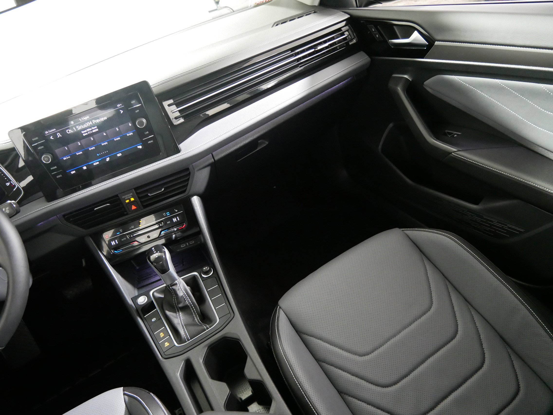 Certified 2025 Volkswagen Jetta SEL FWD image 11