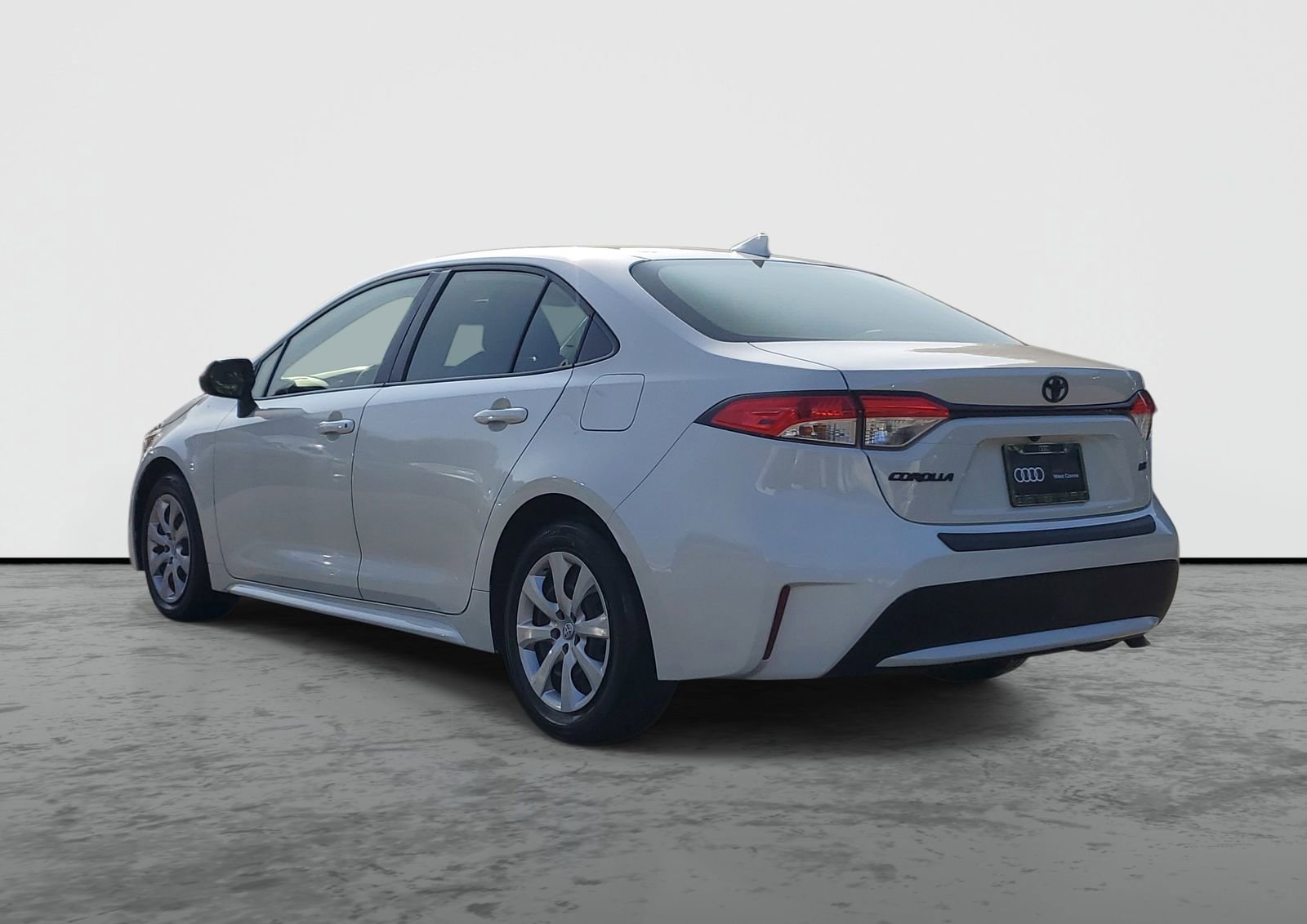 Used 2021 Toyota Corolla LE w/ Carpet Mat Package (TMS) image 3