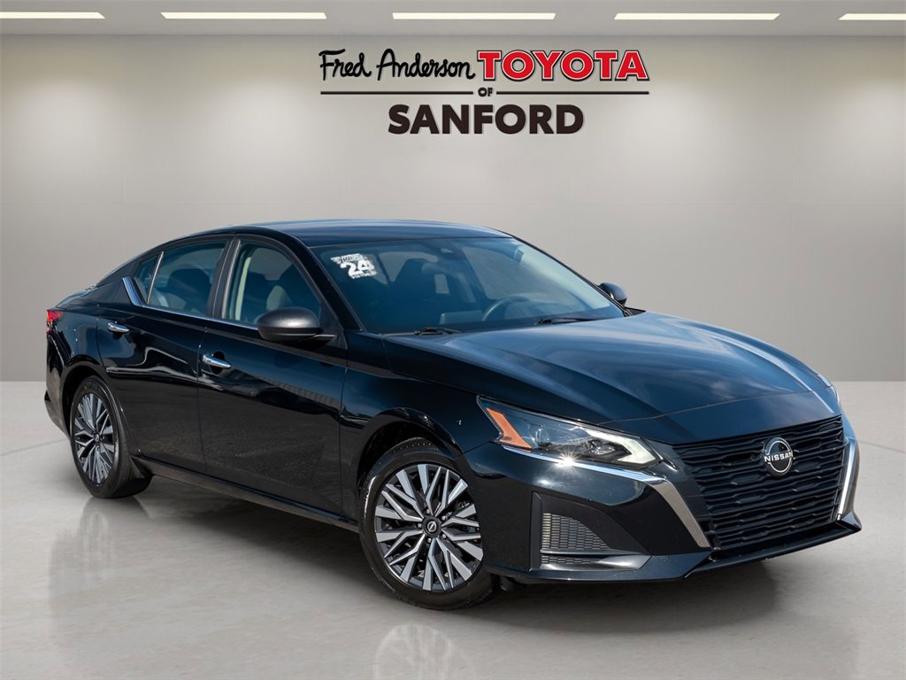 Used 2024 Nissan Altima 2.5 SV