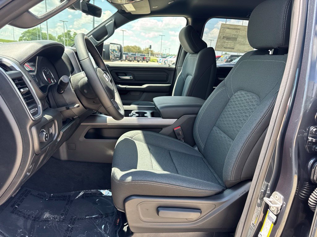 New 2026 RAM 1500 Express AWD/4WD image 4