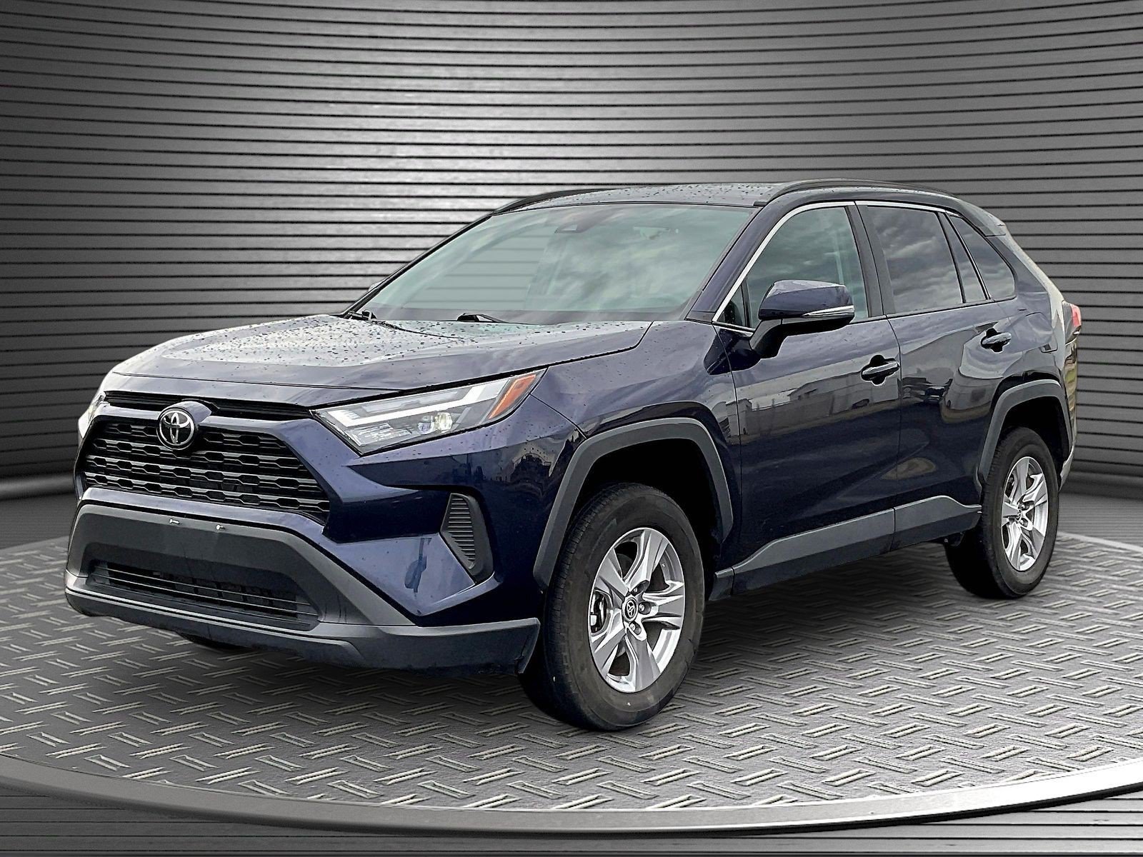 Used 2025 Toyota RAV4 XLE AWD/4WD image 3