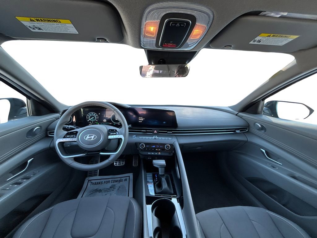 Certified 2025 Hyundai Elantra SEL image 17