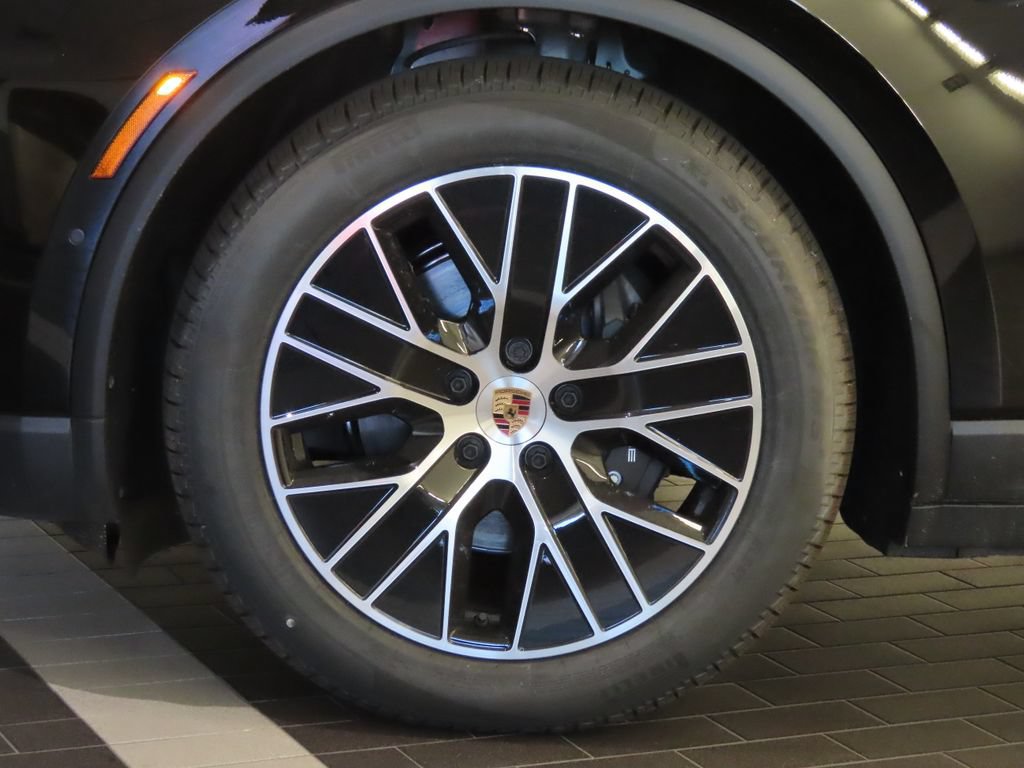 New 2026 Porsche Macan 4 Electric AWD/4WD image 11