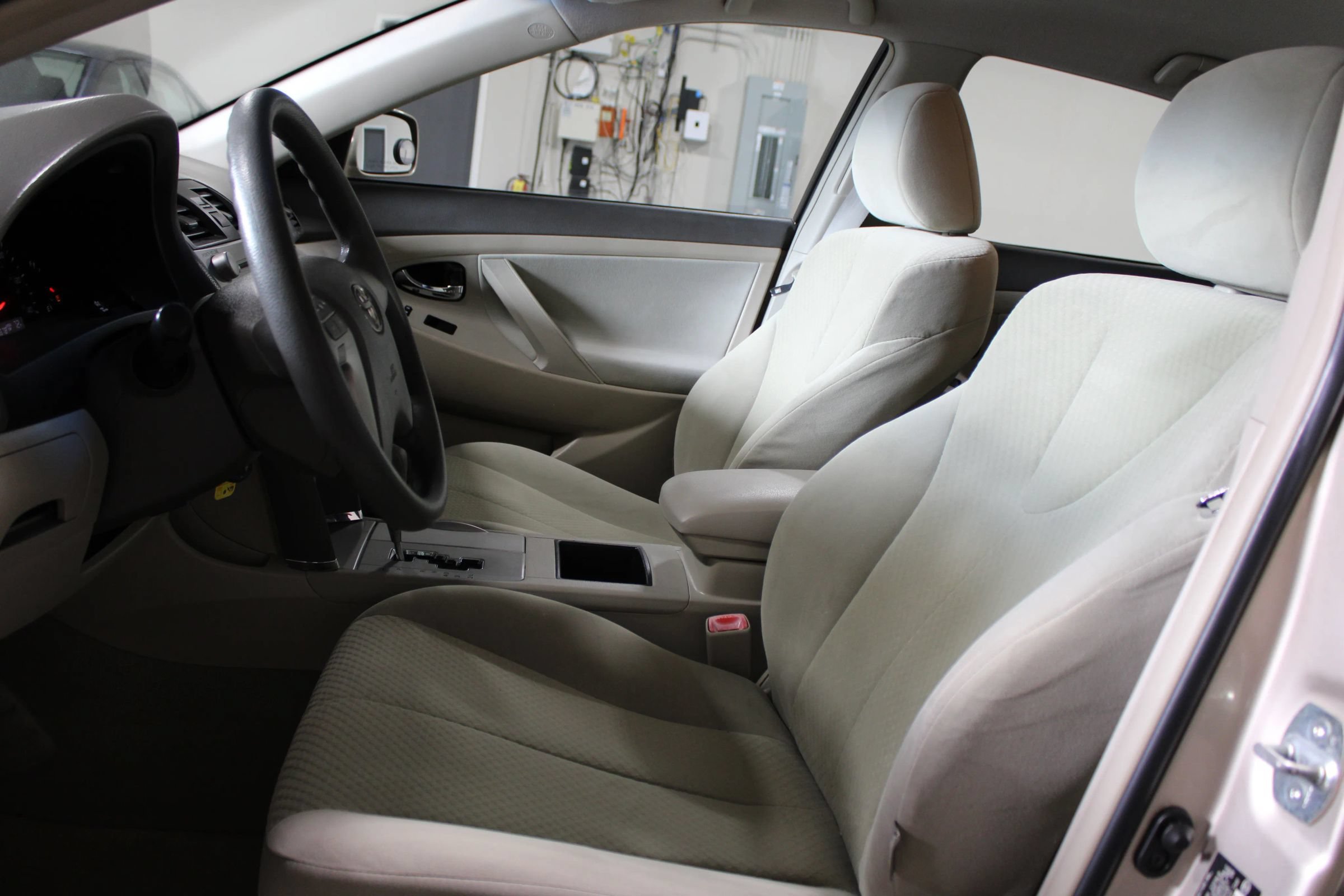 Used 2009 Toyota Camry LE FWD image 17