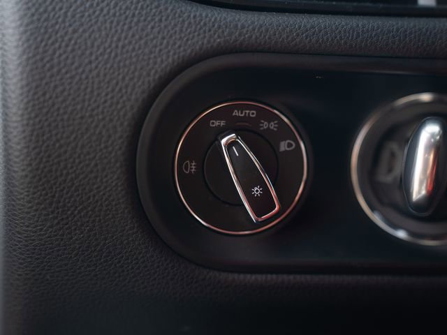 Certified 2025 Porsche Macan image 28