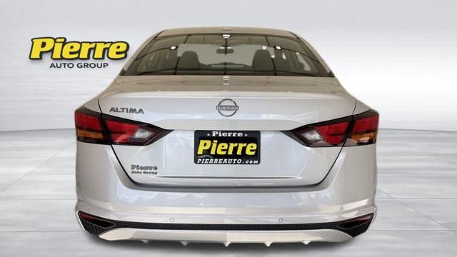 Used 2025 Nissan Altima 2.5 SV FWD image 3