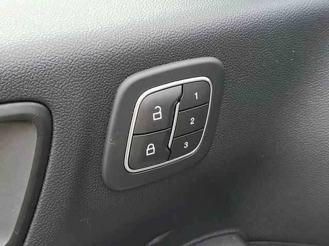 Used 2020 Ford Escape Titanium AWD/4WD image 17