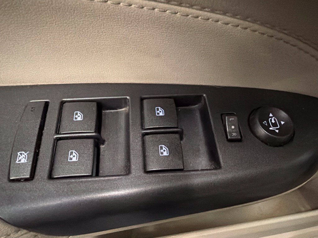 Used 2012 Cadillac SRX Luxury FWD image 17