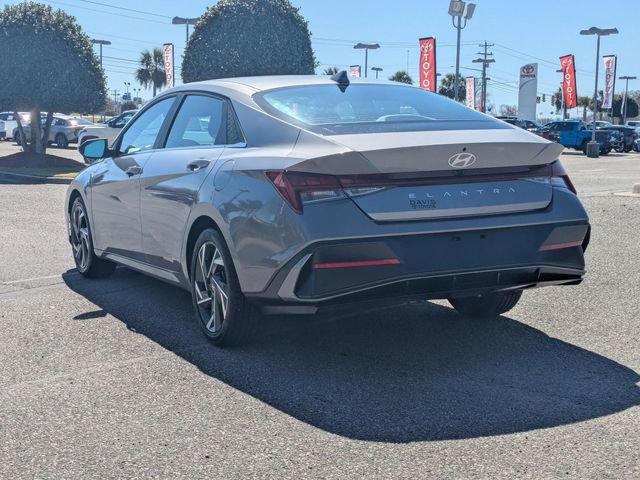 Used 2025 Hyundai Elantra SEL image 5