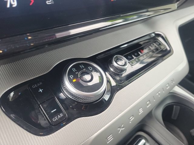 Used 2025 Ford Expedition Active AWD/4WD image 15